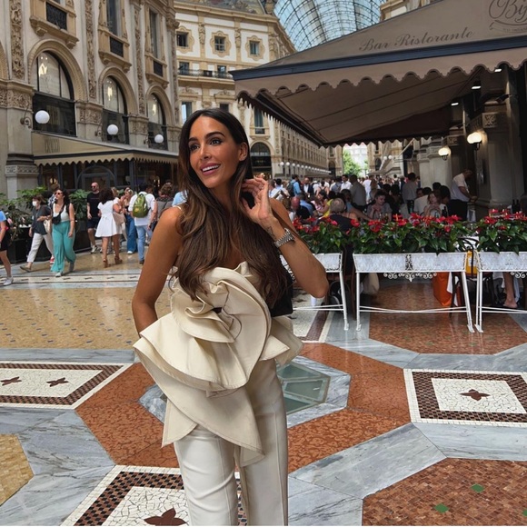 ZARA Voluminous Flower Top Sand - Picture 6 of 16